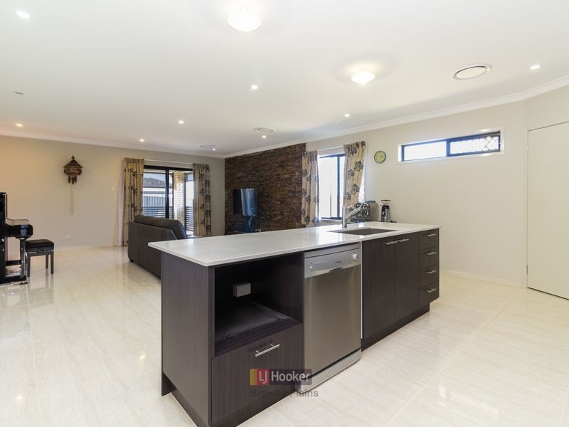 11 Thames Drive, Regents Park QLD 4118