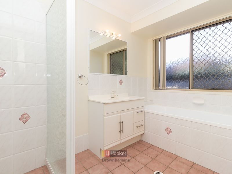 43 Parkroyal Crescent, Regents Park QLD 4118
