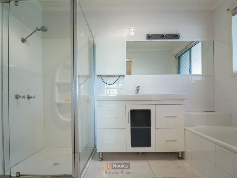 1 Peregrine Street, Park Ridge QLD 4125