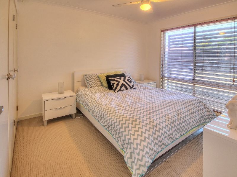 5 Paroo Place, Hillcrest QLD 4118