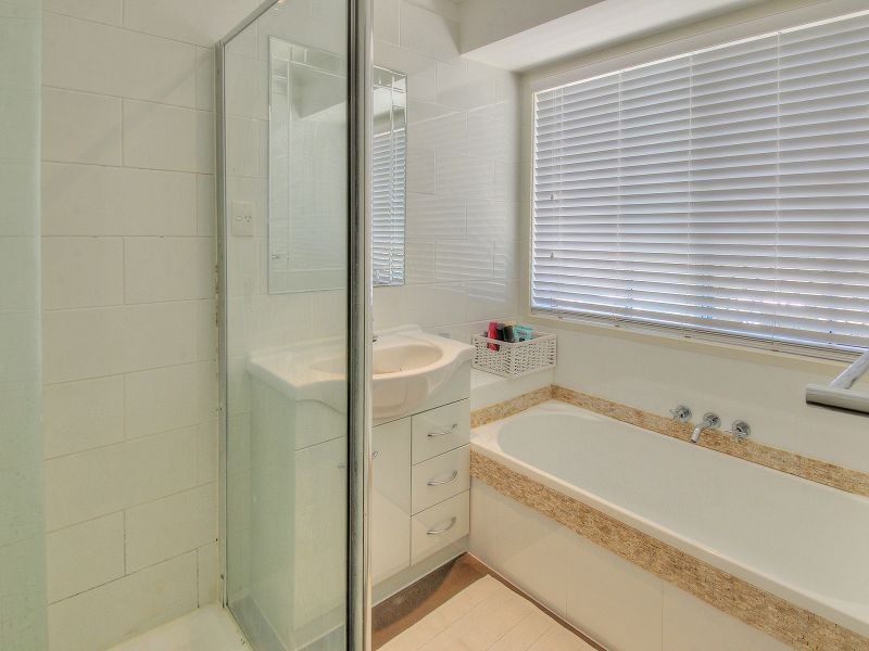 5 Paroo Place, Hillcrest QLD 4118