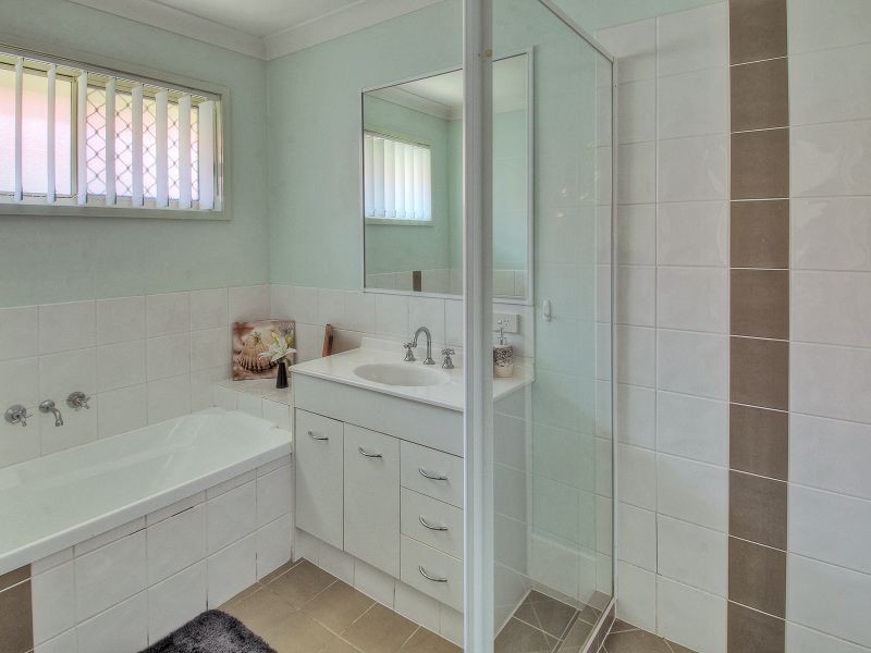 4 Lake Manchester Street, Logan Reserve QLD 4133