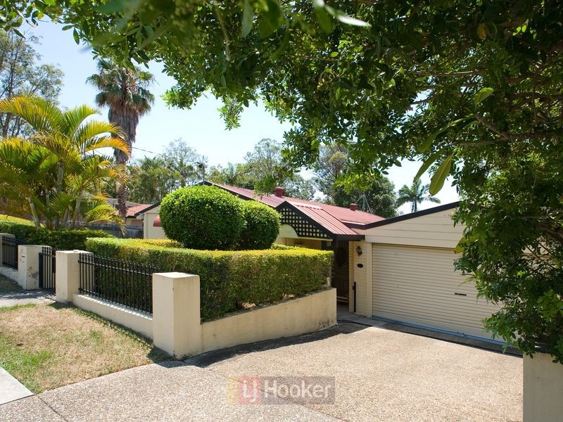67 Conifer Street, Hillcrest QLD 4118