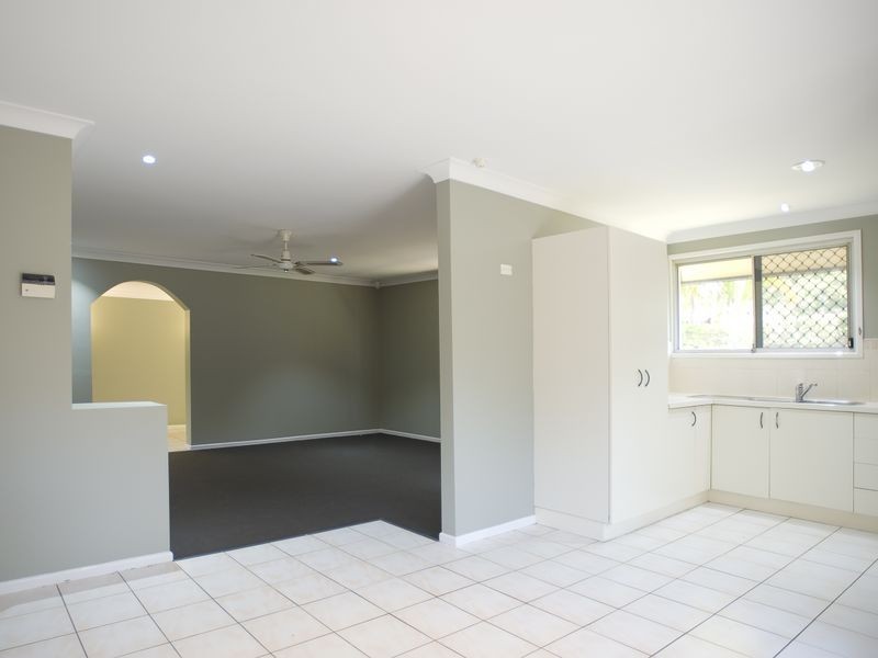 67 Conifer Street, Hillcrest QLD 4118