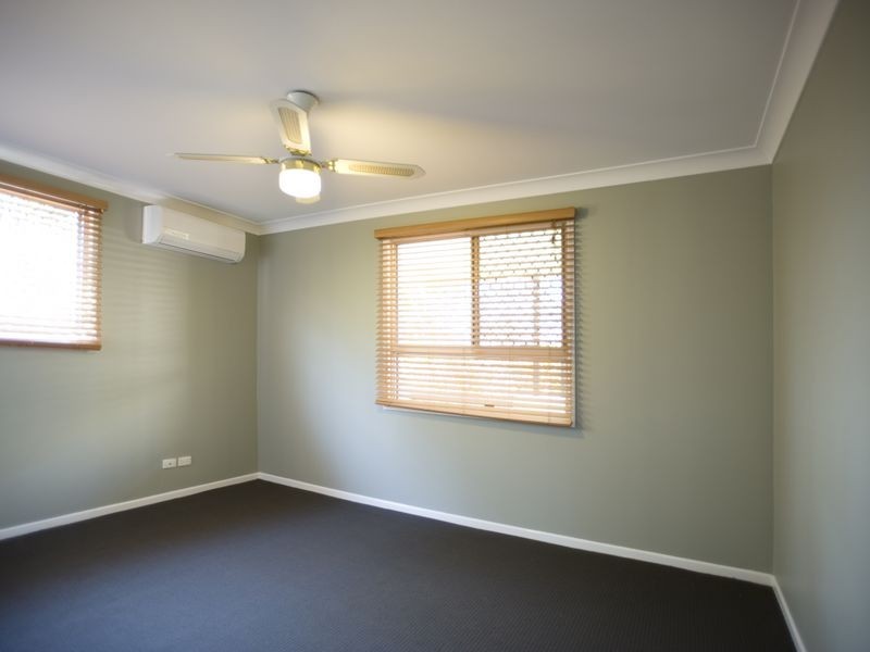 67 Conifer Street, Hillcrest QLD 4118