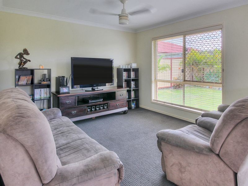 21 Robert South Drive, Crestmead QLD 4132