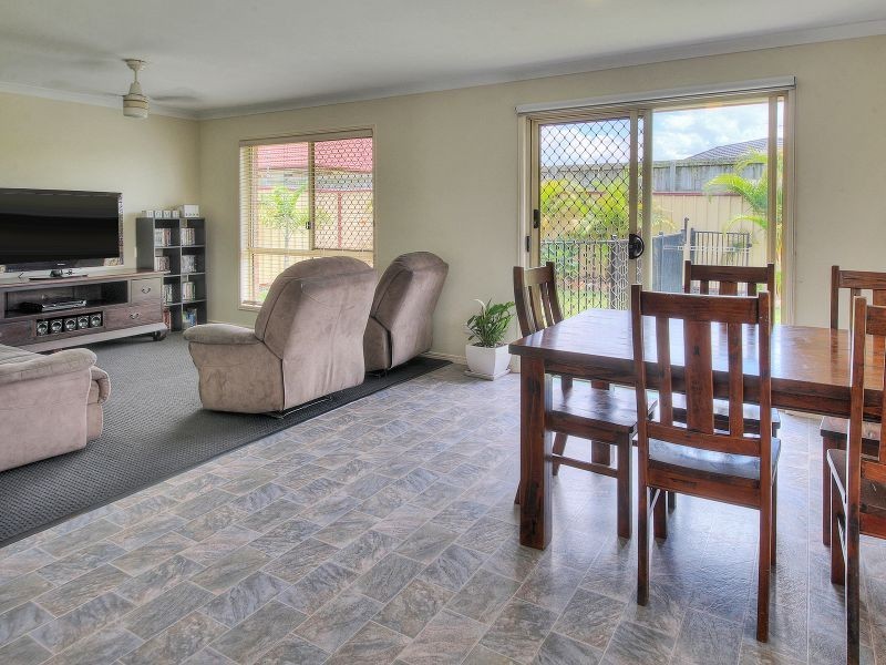 21 Robert South Drive, Crestmead QLD 4132