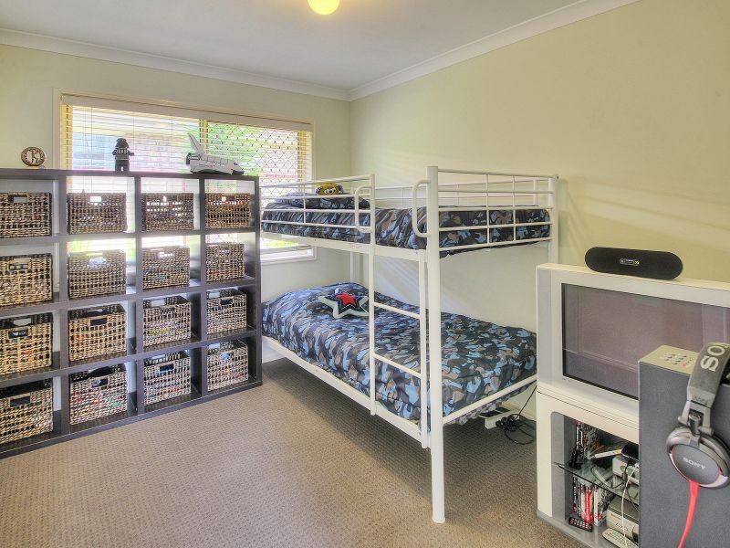 21 Robert South Drive, Crestmead QLD 4132
