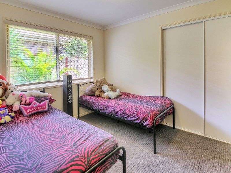 21 Robert South Drive, Crestmead QLD 4132