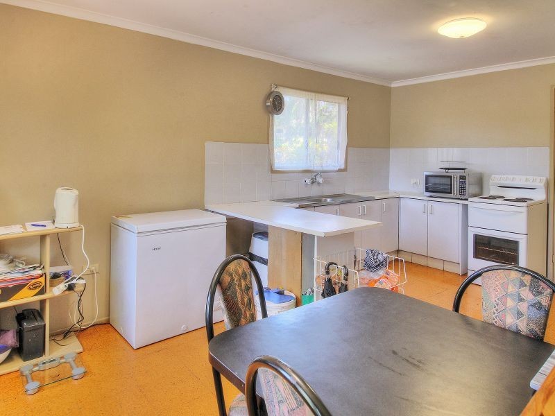 10 Green Rd, Regents Park QLD 4118
