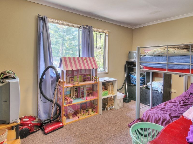 10 Green Rd, Regents Park QLD 4118