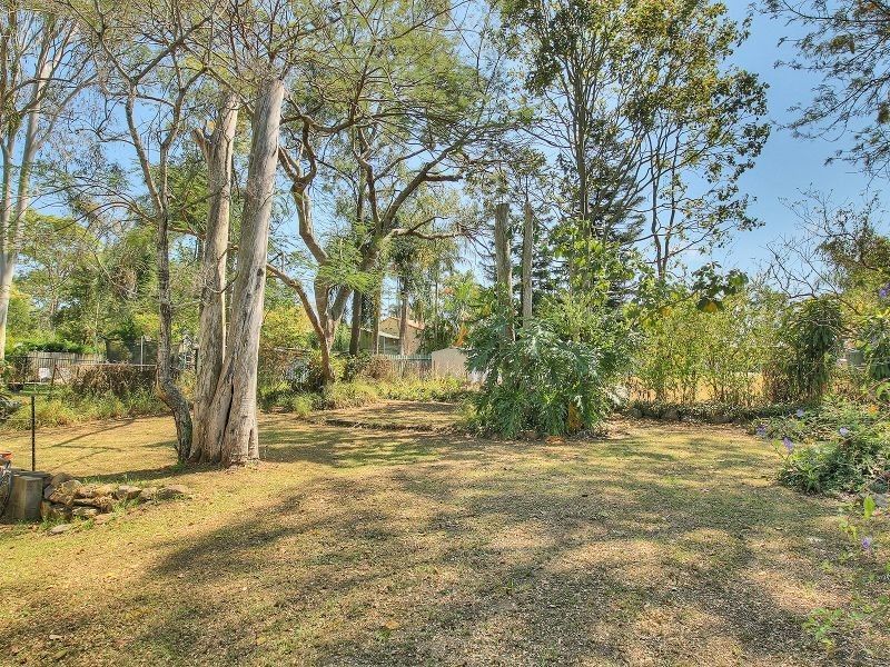 10 Green Rd, Regents Park QLD 4118
