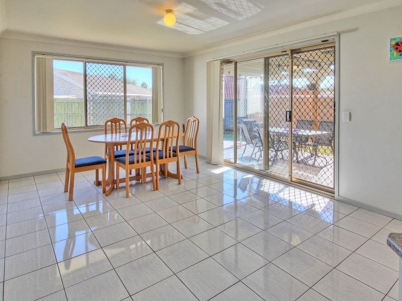 18 Thistle Street, Regents Park QLD 4118