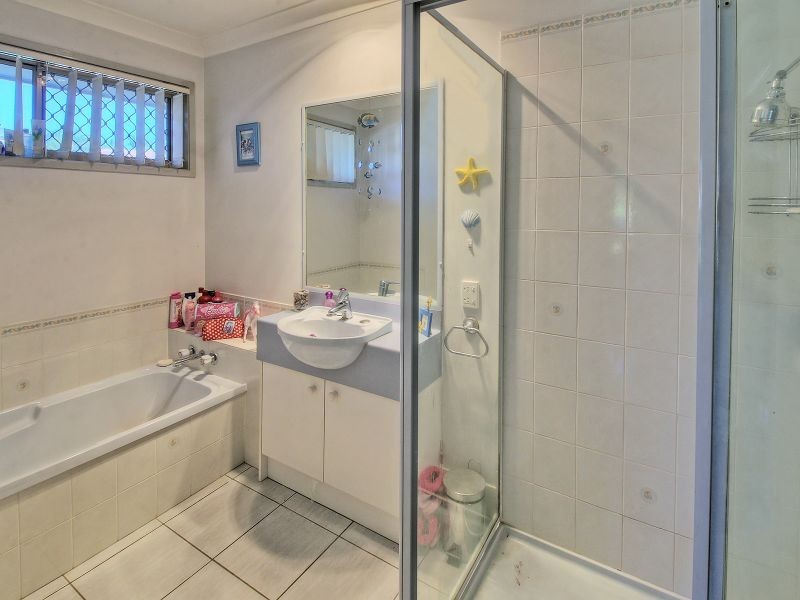 18 Thistle Street, Regents Park QLD 4118