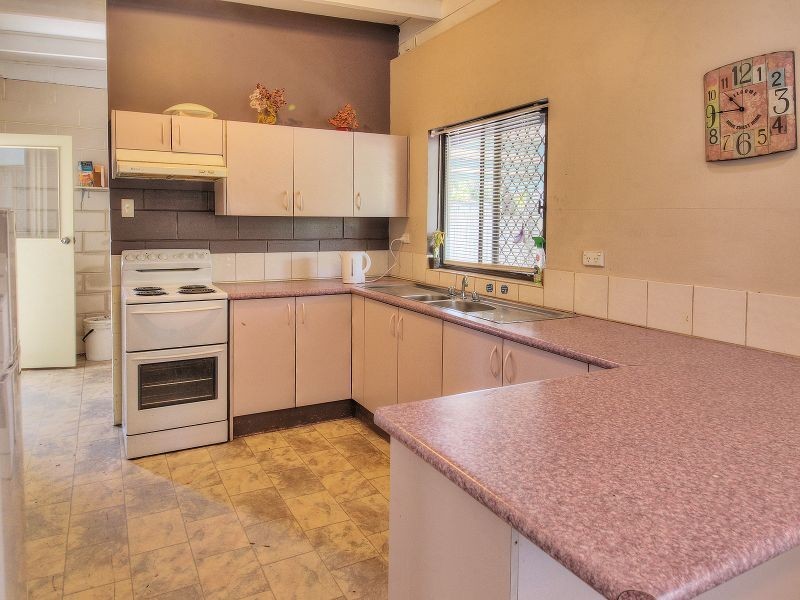 12 Green Rd, Regents Park QLD 4118