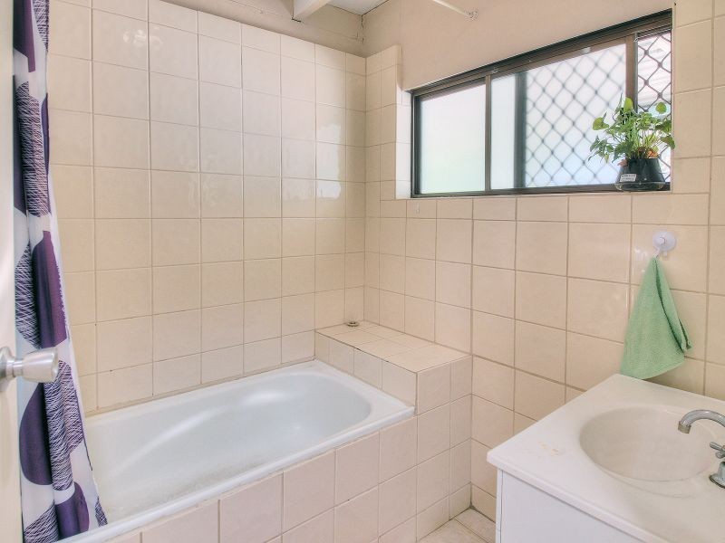 12 Green Rd, Regents Park QLD 4118