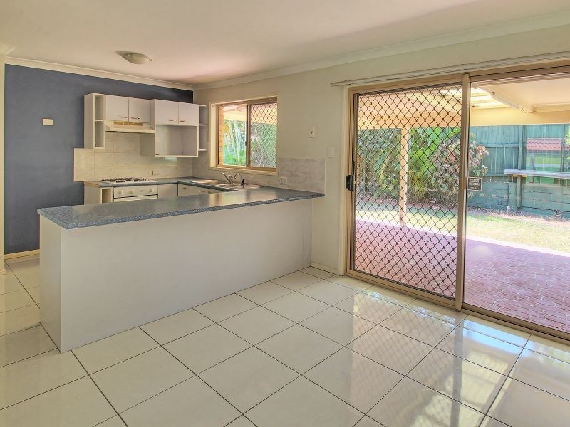 4 Noble Court, Regents Park QLD 4118