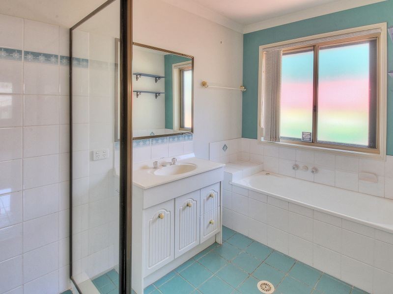 4 Noble Court, Regents Park QLD 4118