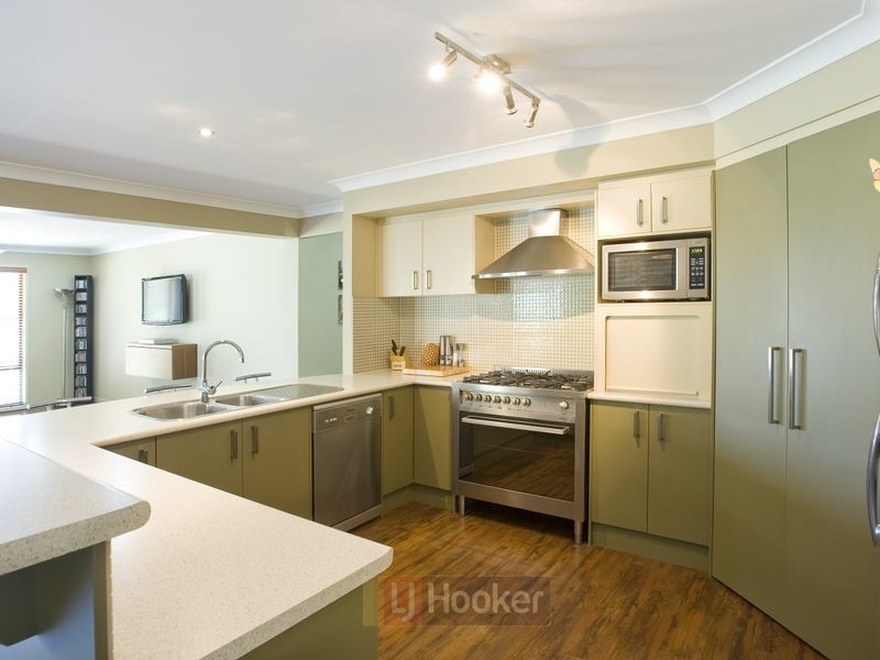 30 Compal Road, Park Ridge QLD 4125