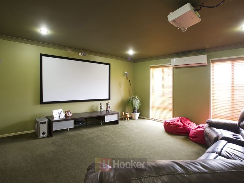 30 Compal Road, Park Ridge QLD 4125