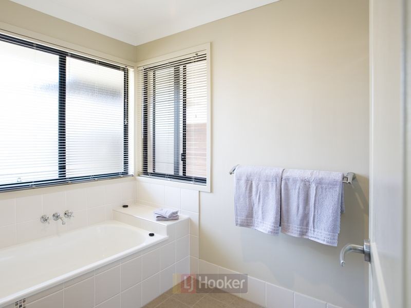 30 Compal Road, Park Ridge QLD 4125