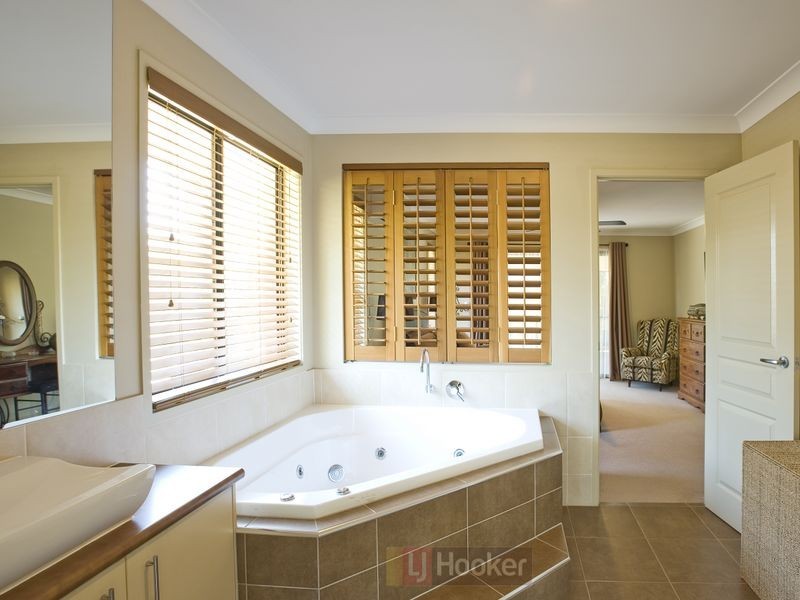 30 Compal Road, Park Ridge QLD 4125