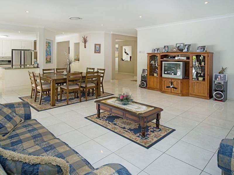 27 Woodend Court, Park Ridge QLD 4125