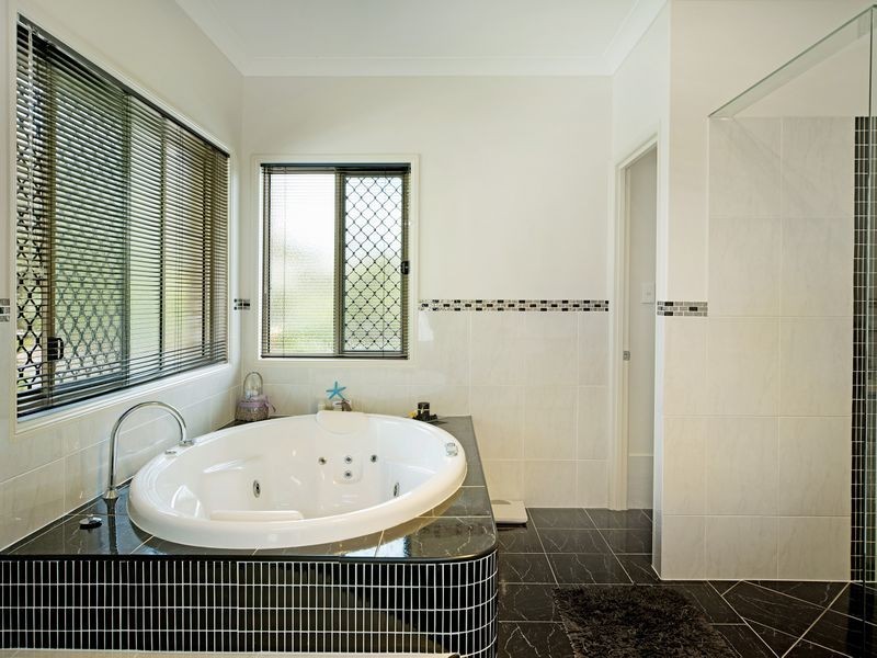 27 Woodend Court, Park Ridge QLD 4125