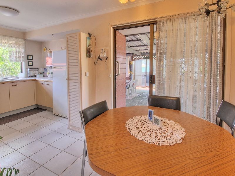 17 Parkroyal Crescent, Regents Park QLD 4118