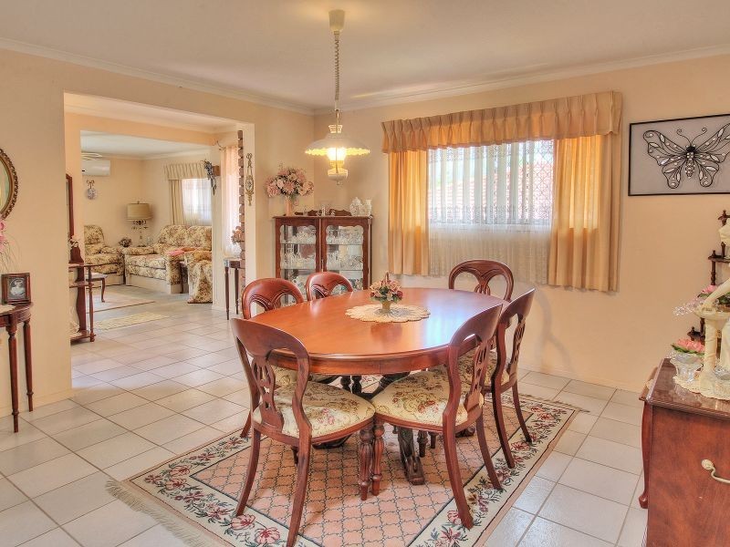 17 Parkroyal Crescent, Regents Park QLD 4118
