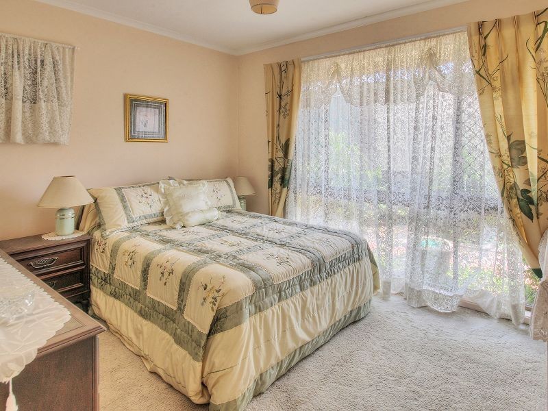 17 Parkroyal Crescent, Regents Park QLD 4118