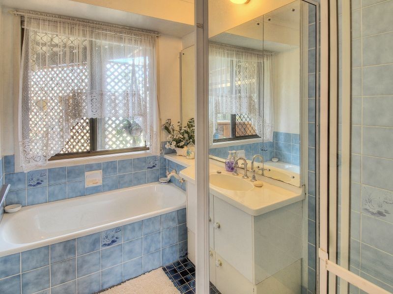 17 Parkroyal Crescent, Regents Park QLD 4118