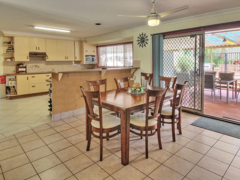 6 Acorus Court, Regents Park QLD 4118