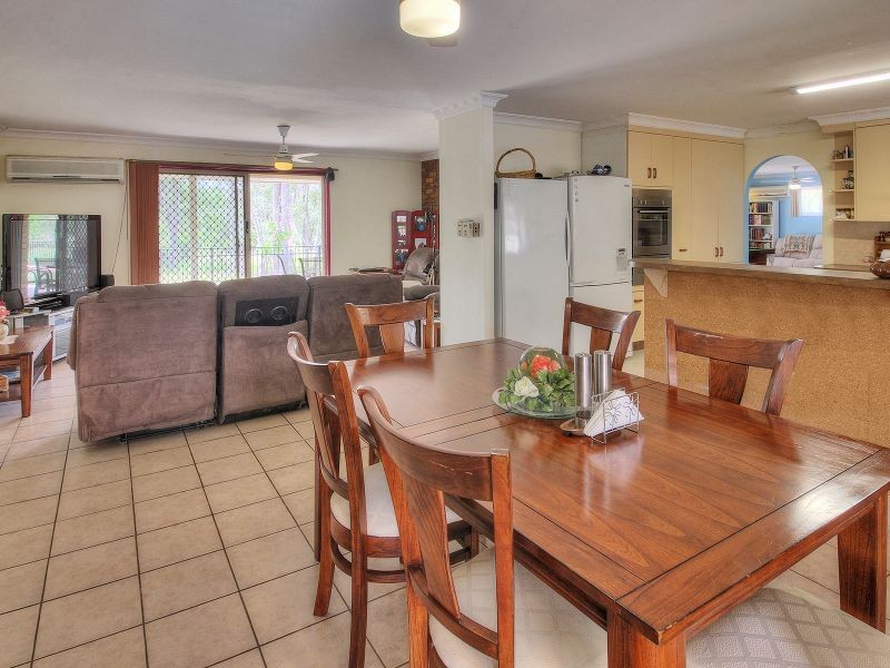 6 Acorus Court, Regents Park QLD 4118