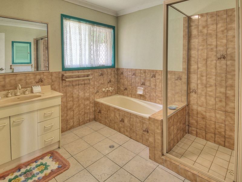 6 Acorus Court, Regents Park QLD 4118