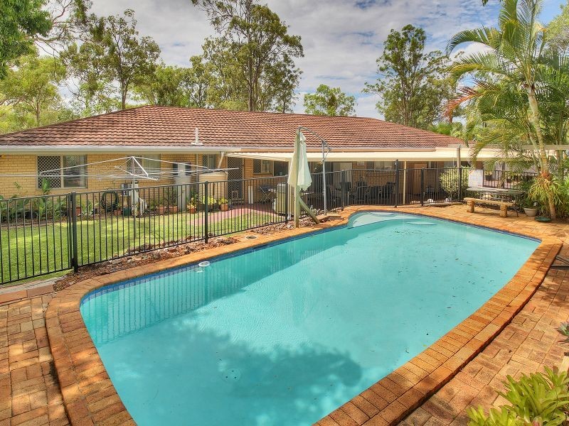 6 Acorus Court, Regents Park QLD 4118