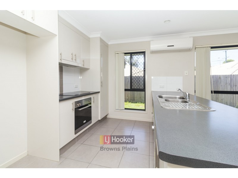 4 Lachlan Lane, Hillcrest QLD 4118