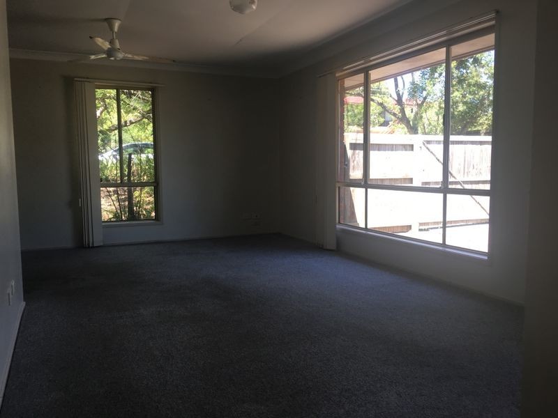 34 Seaton Street, Hillcrest QLD 4118