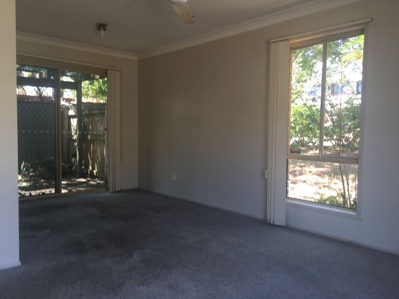 34 Seaton Street, Hillcrest QLD 4118