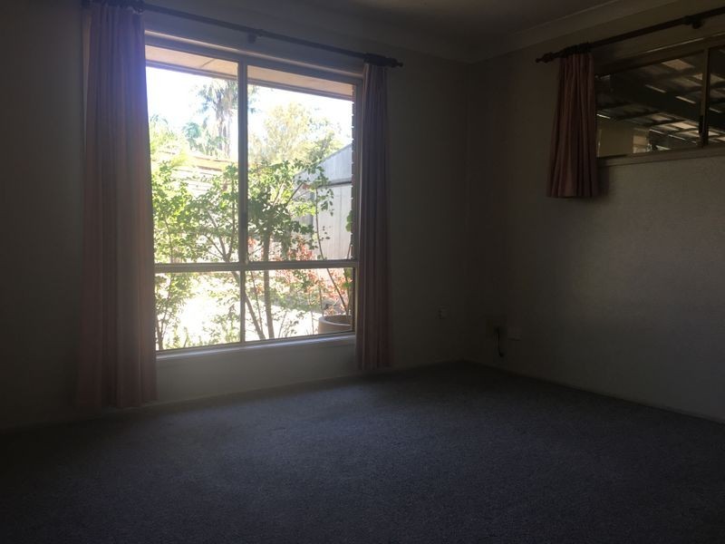 34 Seaton Street, Hillcrest QLD 4118