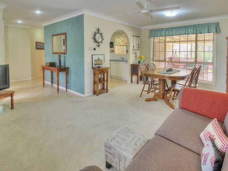 11 Calluna Court, Regents Park QLD 4118