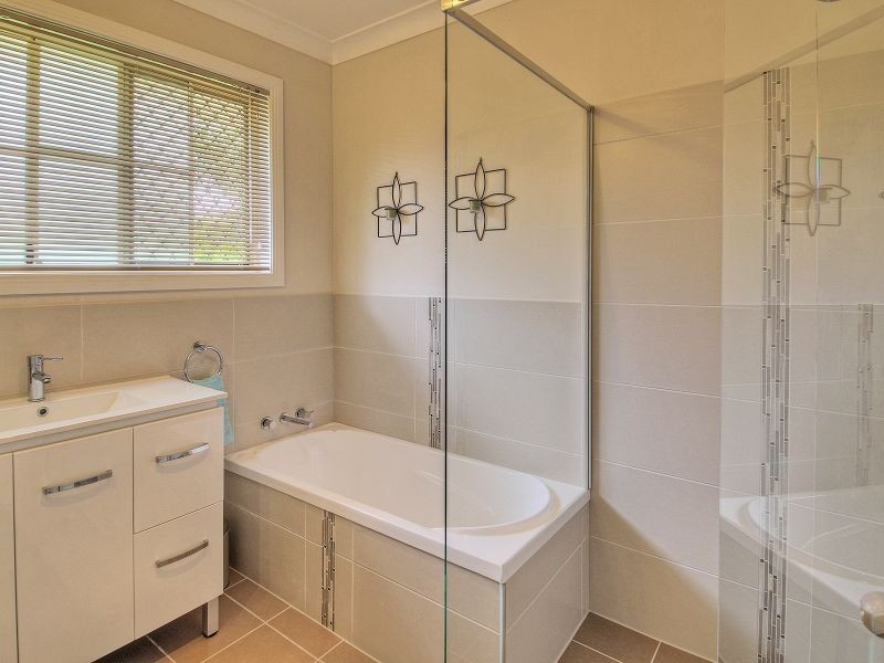 11 Calluna Court, Regents Park QLD 4118