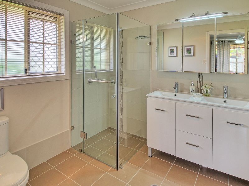 11 Calluna Court, Regents Park QLD 4118