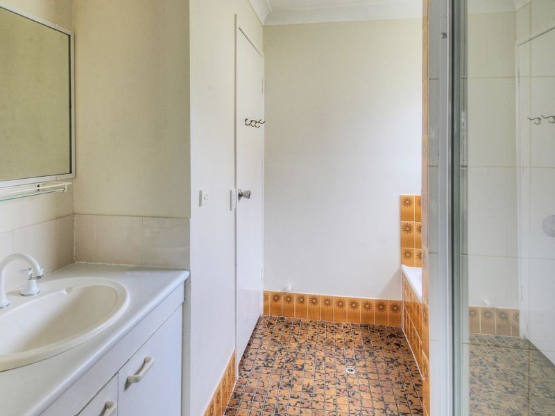 32 Vergulde Road, Regents Park QLD 4118