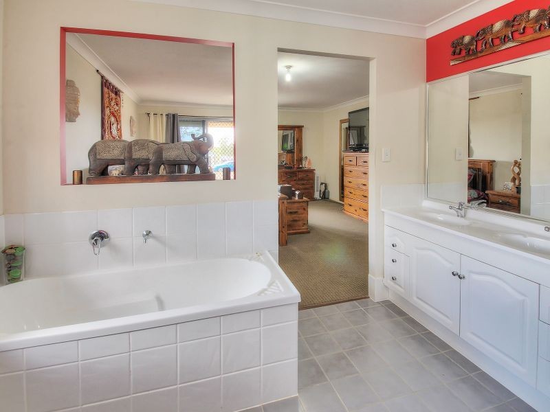12 Moorhen Court, New Beith QLD 4124