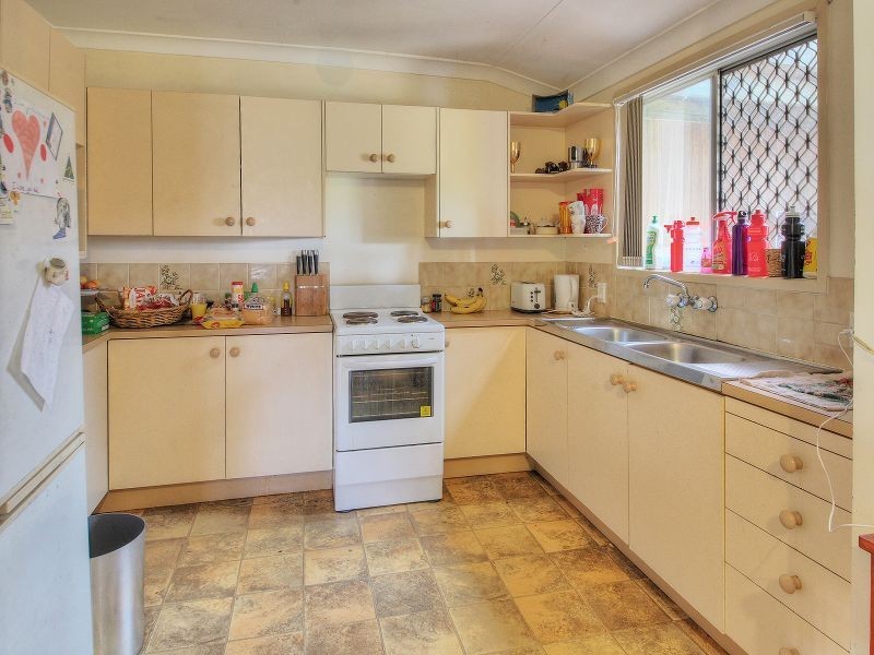 4 Lupus Street, Hillcrest QLD 4118