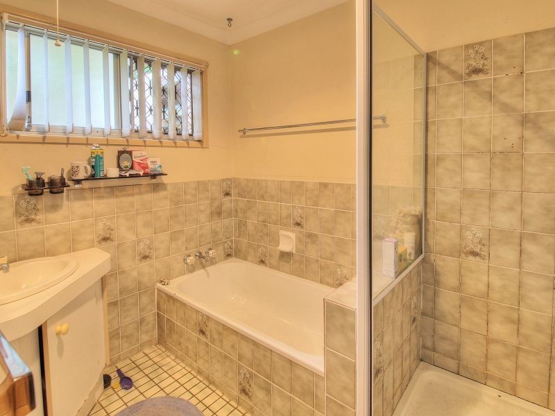 4 Lupus Street, Hillcrest QLD 4118