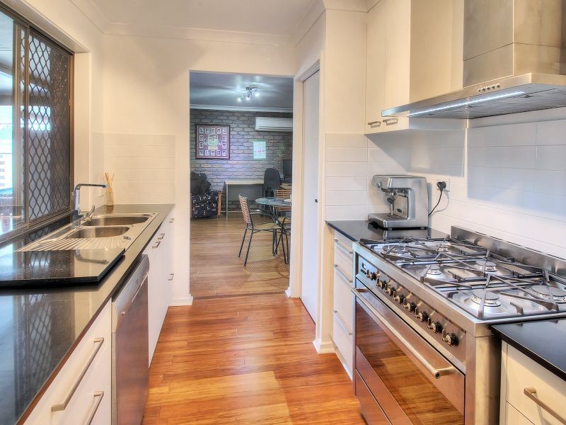 5 Bonhill Court, Hillcrest QLD 4118