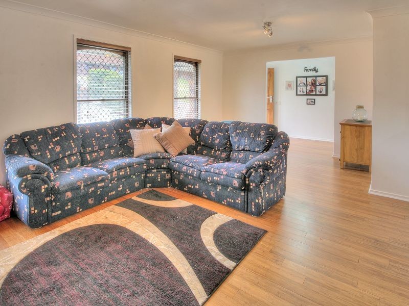 5 Bonhill Court, Hillcrest QLD 4118