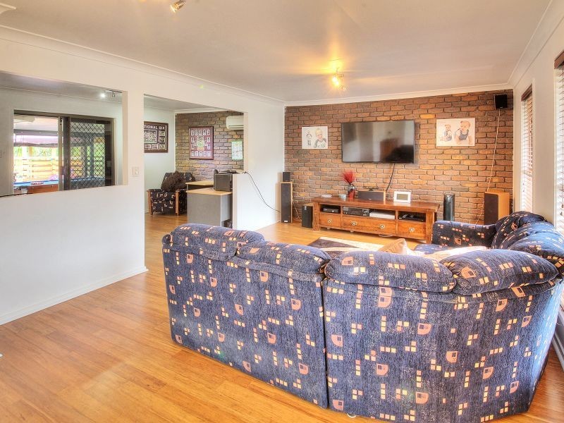 5 Bonhill Court, Hillcrest QLD 4118